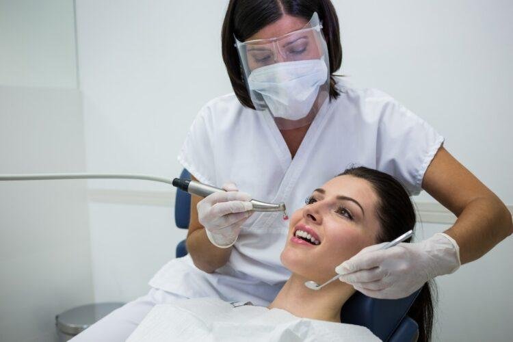 8 Signs That It's Time For A Dental Checkup 1 Dental Checkup treatment