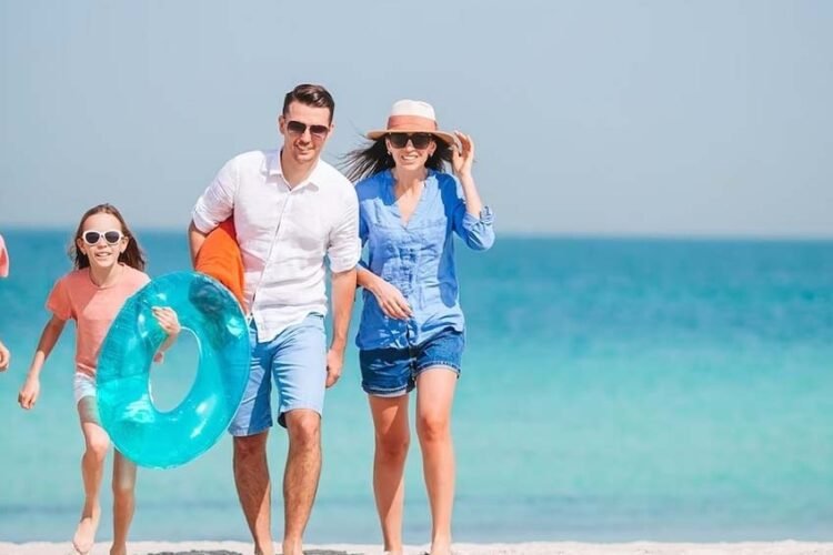 Stay healthy and safe this summer with these useful tips! 1 Stay healthy with this summer